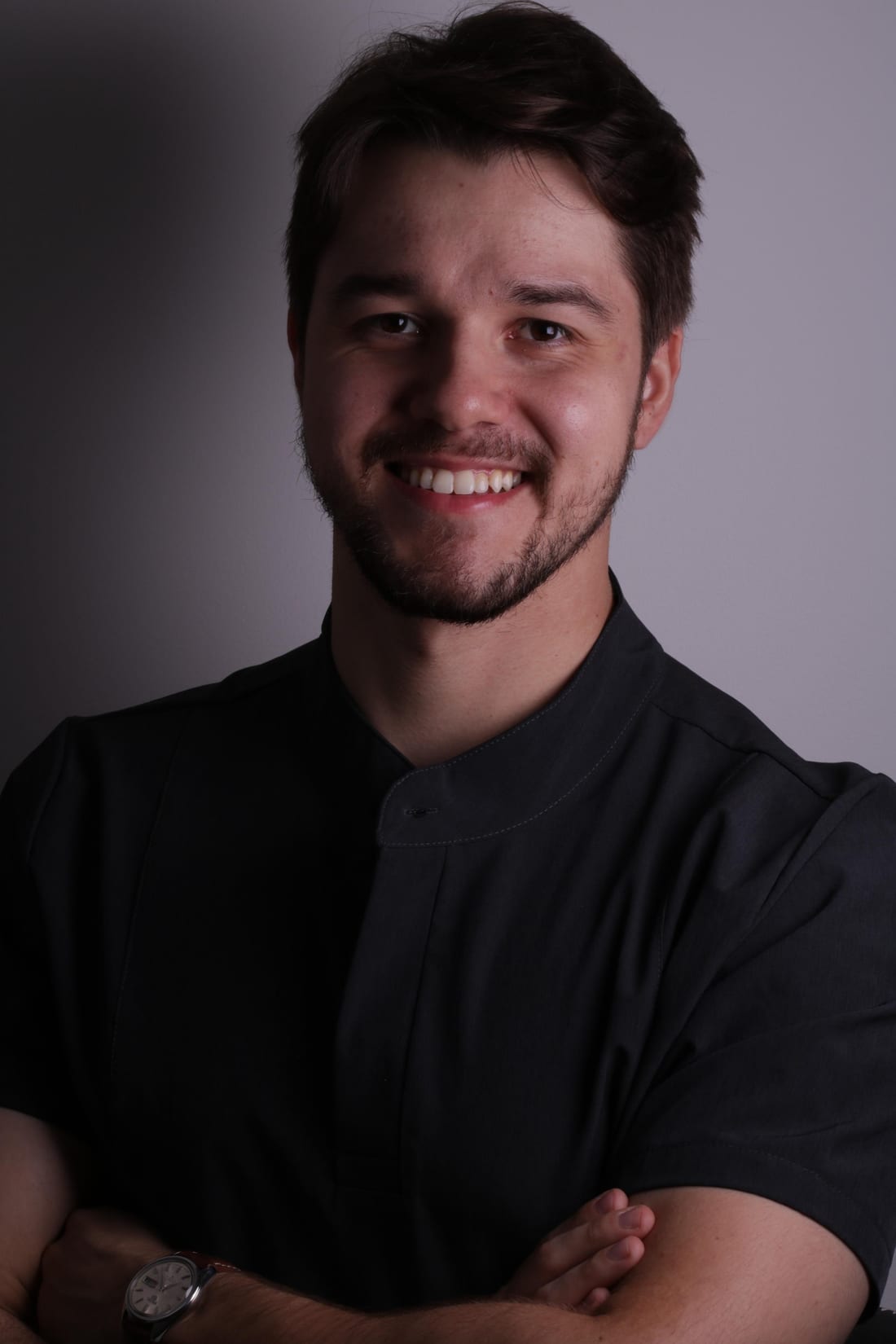 Retrato do Dr. Murilo Paraluppi, sorrindo, de jaleco.